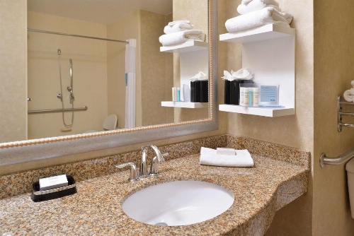 Hampton Inn By Hilton Harrisonburg-South image 3